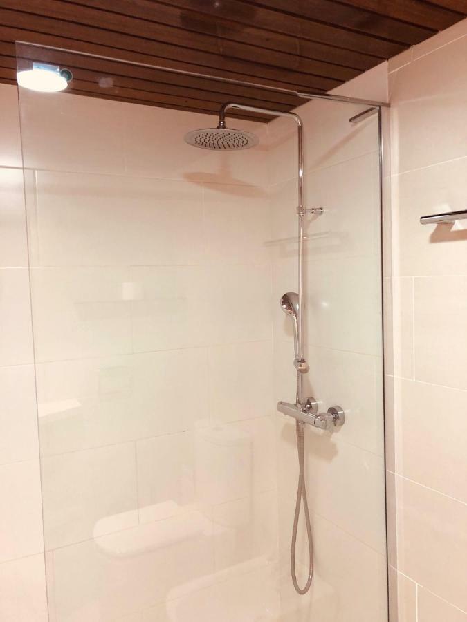 מדריד Pisos Con Piscina De Temporada Corta Estancia מראה חיצוני תמונה